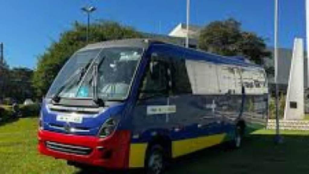 Petrópolis recebe micro-ônibus para transporte de pacientes do SUS e melhora atendimento