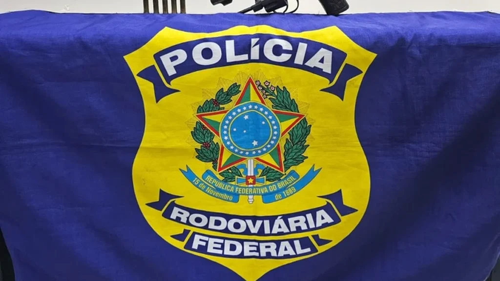 PRF evita roubo de motocicleta e prende dois suspeitos armados em Duque de Caxias
