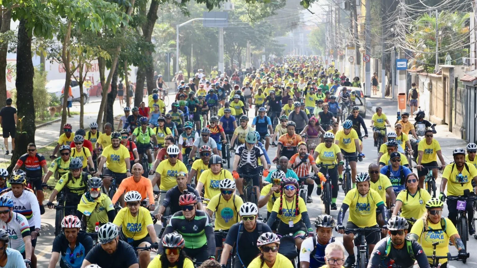 Bora de Bike Record reúne 10 mil em Niterói e impulsiona mobilidade ativa