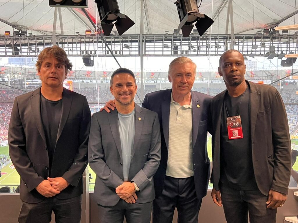 Ancelotti Visita o Maracanã e Se Prepara para Flamengo x Vasco