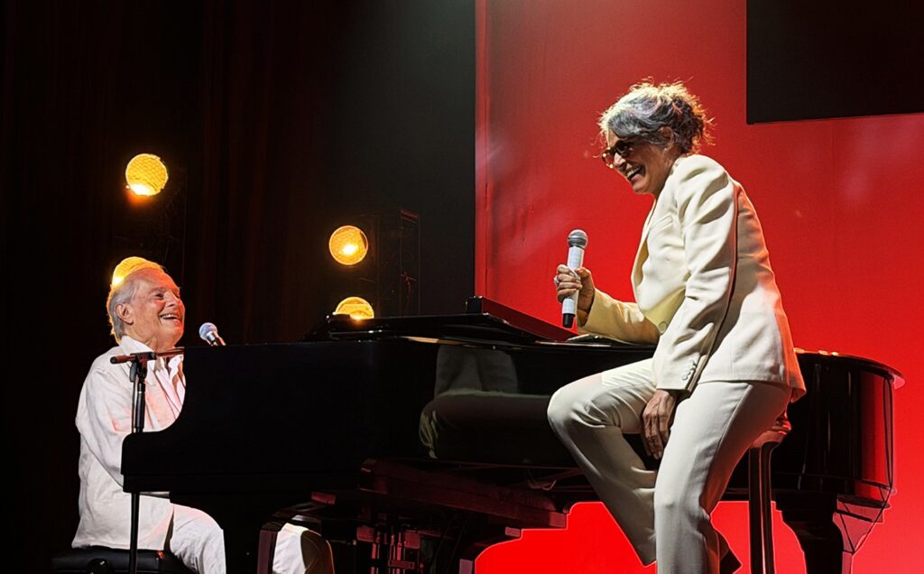 Francis Hime e Simone Brilham no Show 'Embarcação' em uma Noite de Emoções