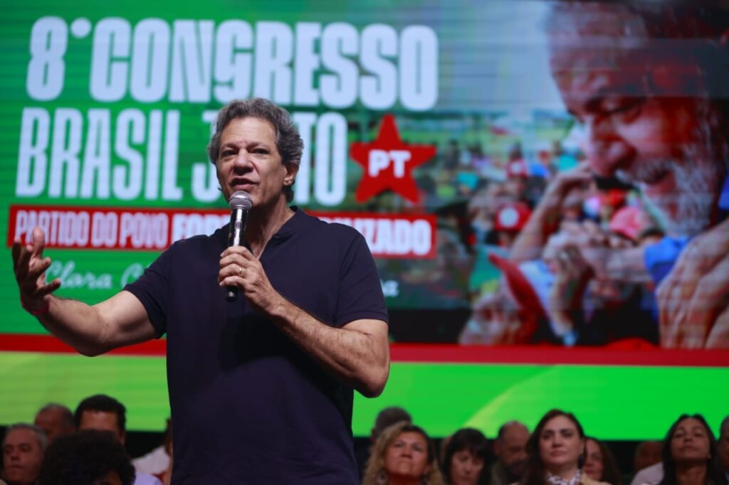 Haddad Atribui Empate Entre Lula e Flávio Bolsonaro a 'Lavagem Cerebral Coletiva'
