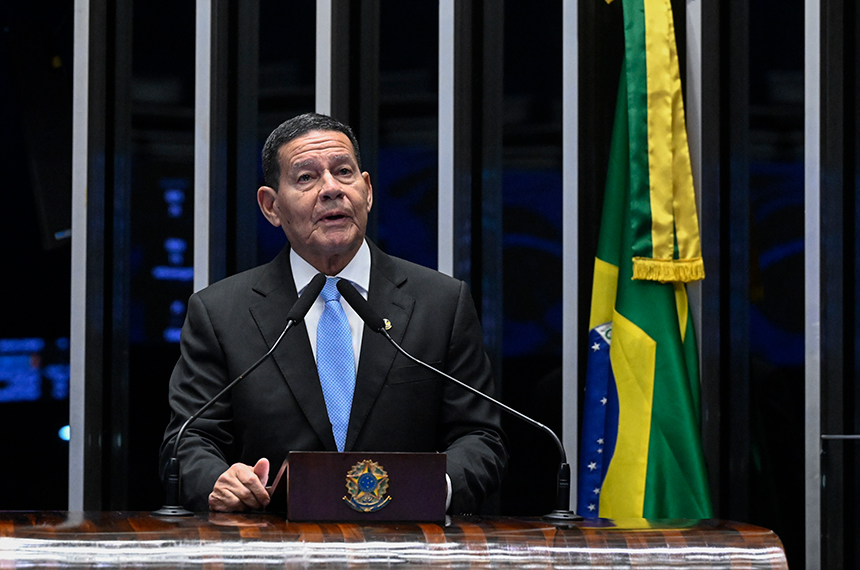 Mourão Alfineta Pacote de Segurança e Crítica à Política Econômica do Governo Lula