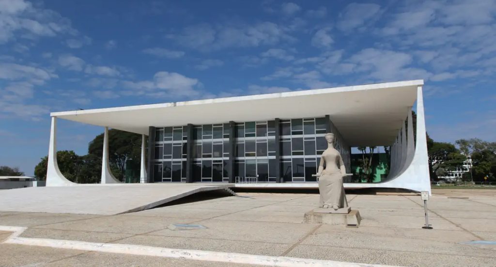 STF Decidirá Futuro Político do RJ e Limites de Acesso a Dados na Internet em Abril