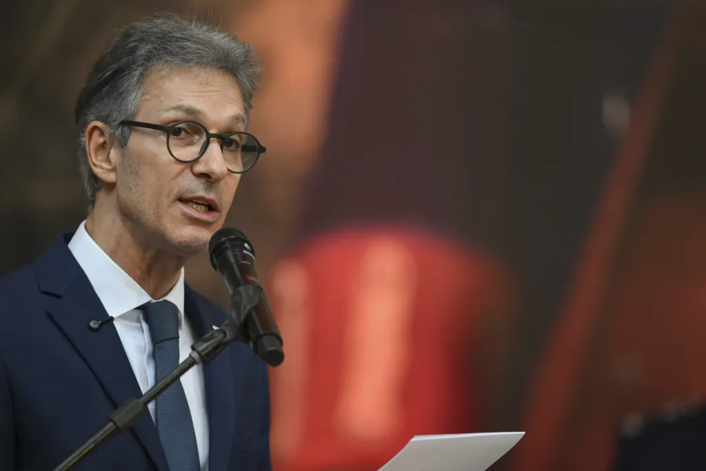 Zema critica PL e exclui chance de ser vice de Flávio Bolsonaro