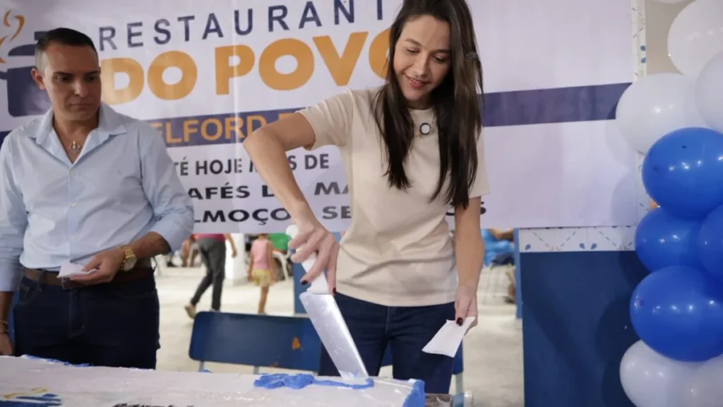 Restaurante do Povo de Belford Roxo comemora 4 anos com cardápio especial e presença da prefeita