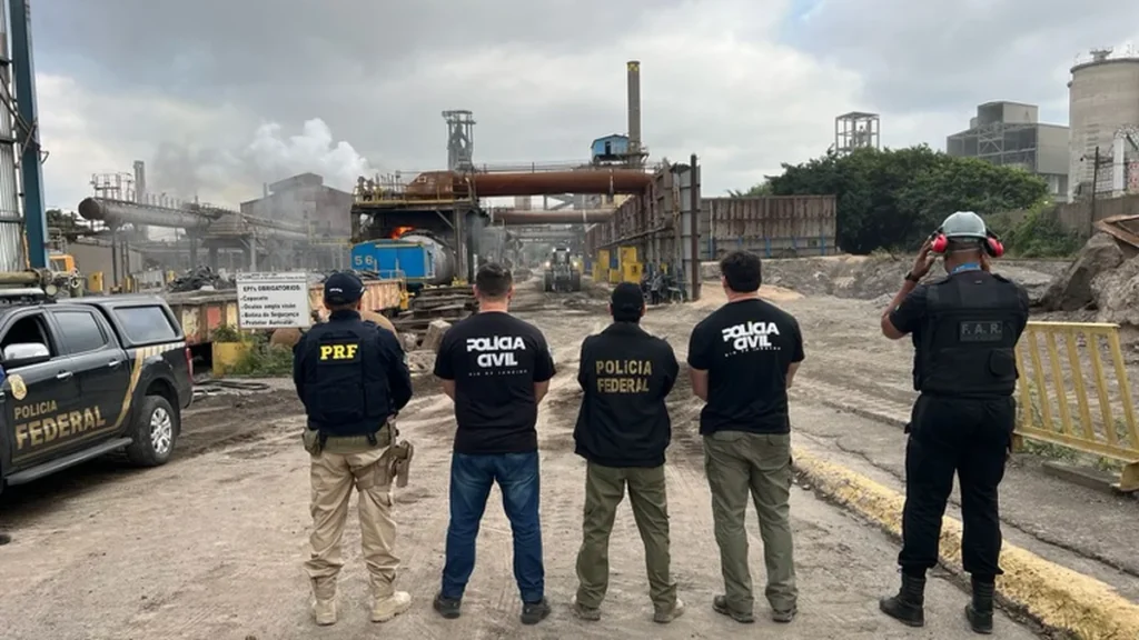 PRF incinera drogas apreendidas em ocorrências de menor potencial ofensivo no Rio de Janeiro