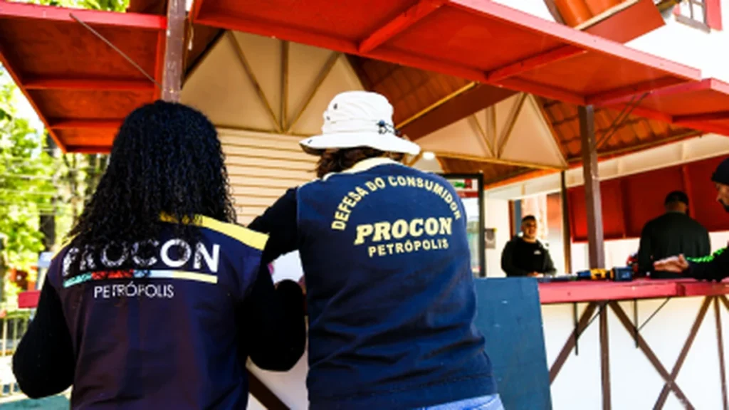 Procon Petrópolis Orienta Comerciantes na Bauernfest com Informações Essenciais