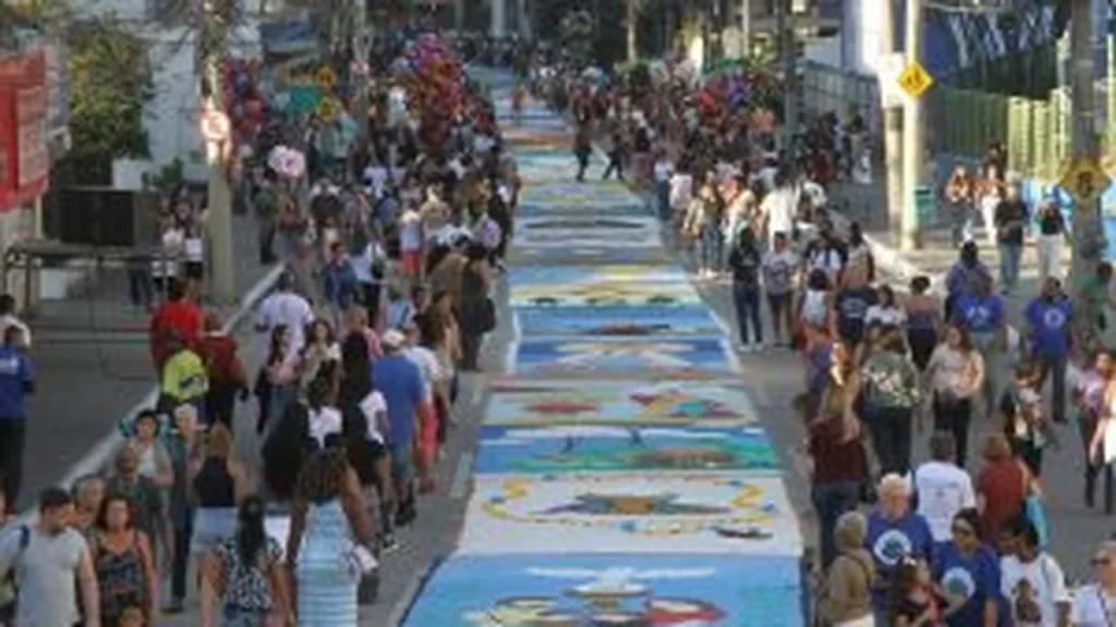 Maior Corpus Christi da América Latina em São Gonçalo reúne mais de 120 mil fiéis