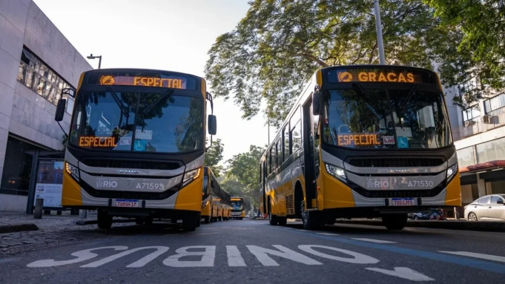 Prefeitura do Rio reforça transporte em Vila Isabel com 40 novos ônibus e retorno de 4 linhas Prefeitura do Rio reforça transporte em Vila Isabel com 40 novos ônibus e retorno de 4 linhas