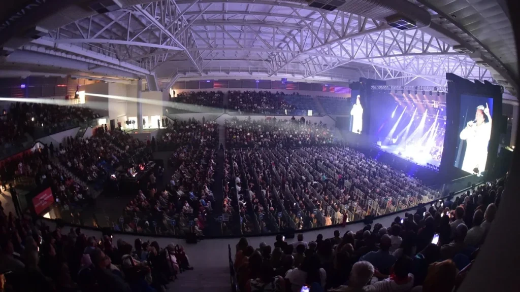 Roberto Carlos Inaugura Arena Niterói com Noite de Emoção e Clássicos