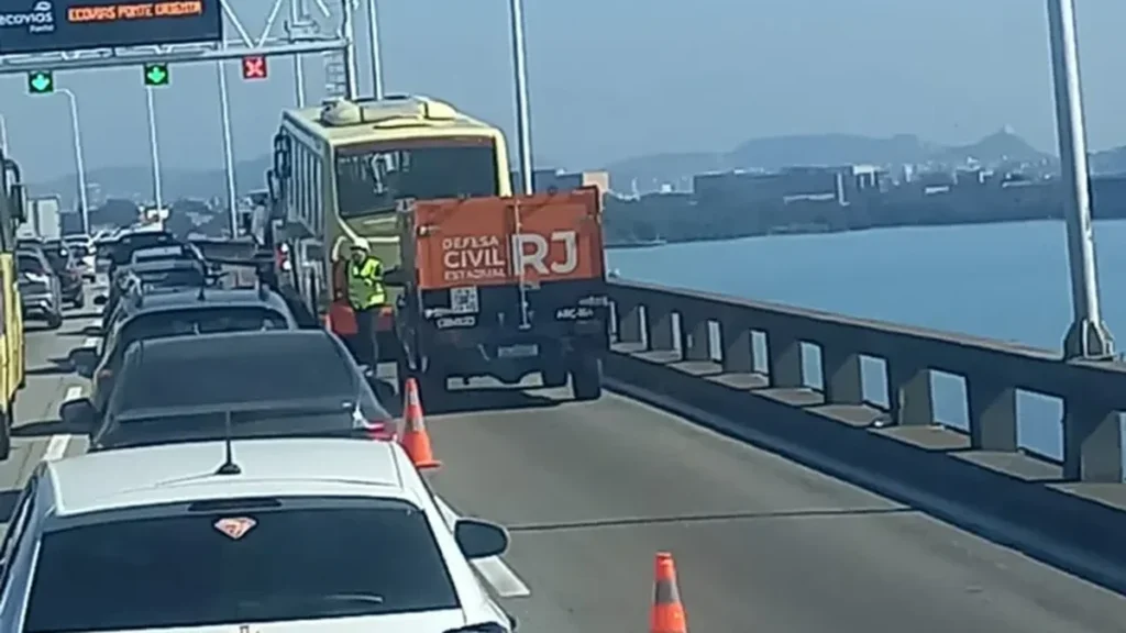 Acidente fatal na Ponte Rio-Niterói causa morte de motociclista e transtornos no trânsito