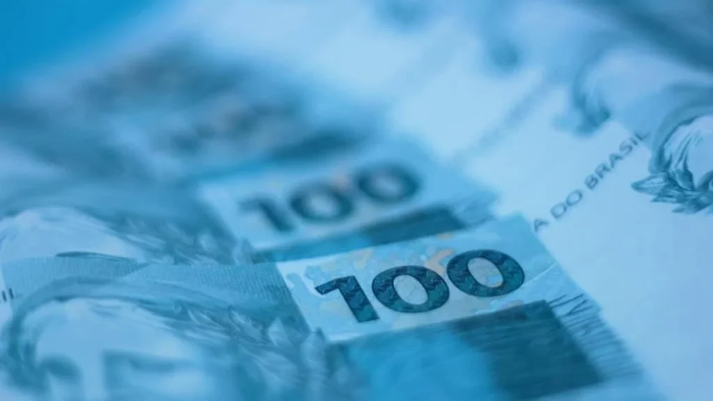 Paraná lidera com salário mínimo estadual de até R$ 2.407 em 2026, superando SP e RJ