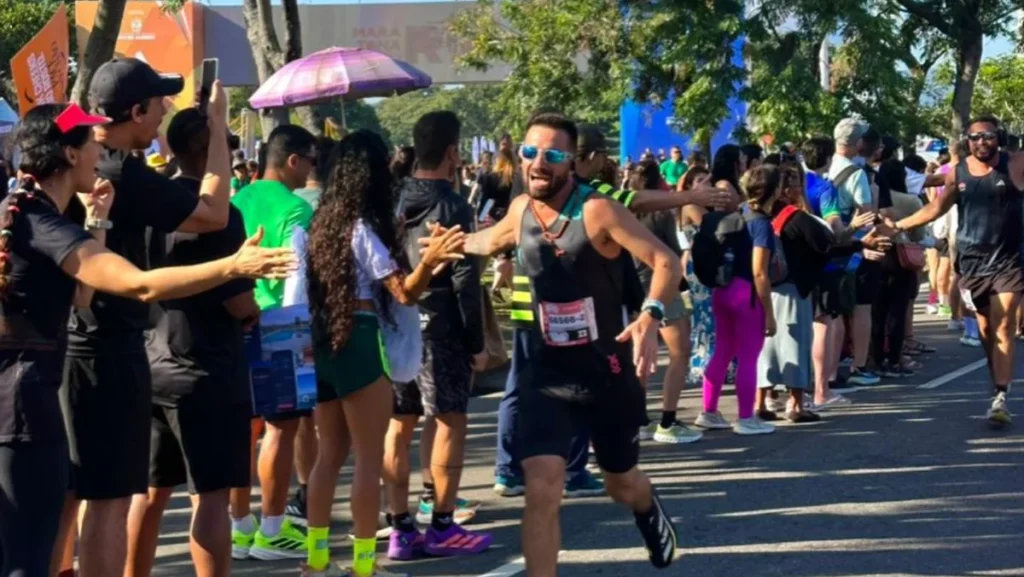 Maratona do Rio de Janeiro reúne 18 mil corredores em prova emocionante pelas ruas da cidade