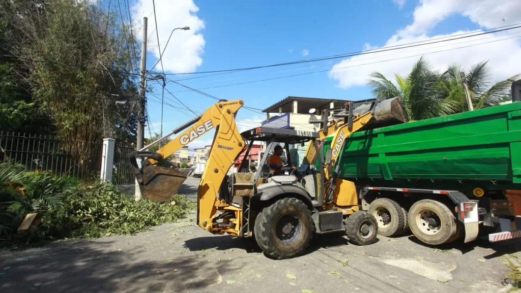 Prefeitura de Nova Iguaçu intensifica ações para restaurar serviços públicos após ventania Prefeitura de Nova Iguaçu intensifica ações para restaurar serviços públicos após ventania