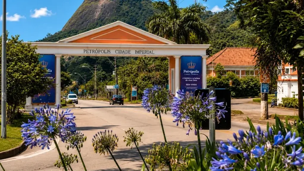 Alta Temporada de Inverno em Petrópolis Deve Aquecer Economia com R$ 200 Milhões