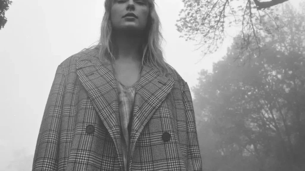 Seis anos de "Folklore", de Taylor Swift: 6 canções que marcaram uma década