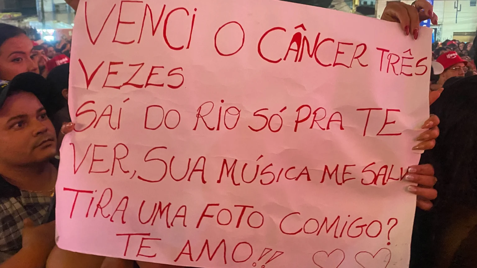 Fã supera câncer pela terceira vez e viaja do Rio para ver Pablo no São João de Campina Grande