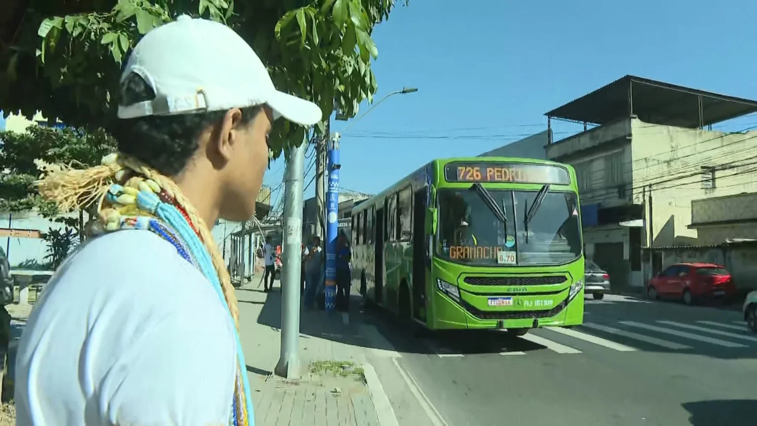 Estudante denuncia intolerância religiosa em Duque de Caxias após ser retirado de ônibus Estudante denuncia intolerância religiosa em Duque de Caxias após ser retirado de ônibus