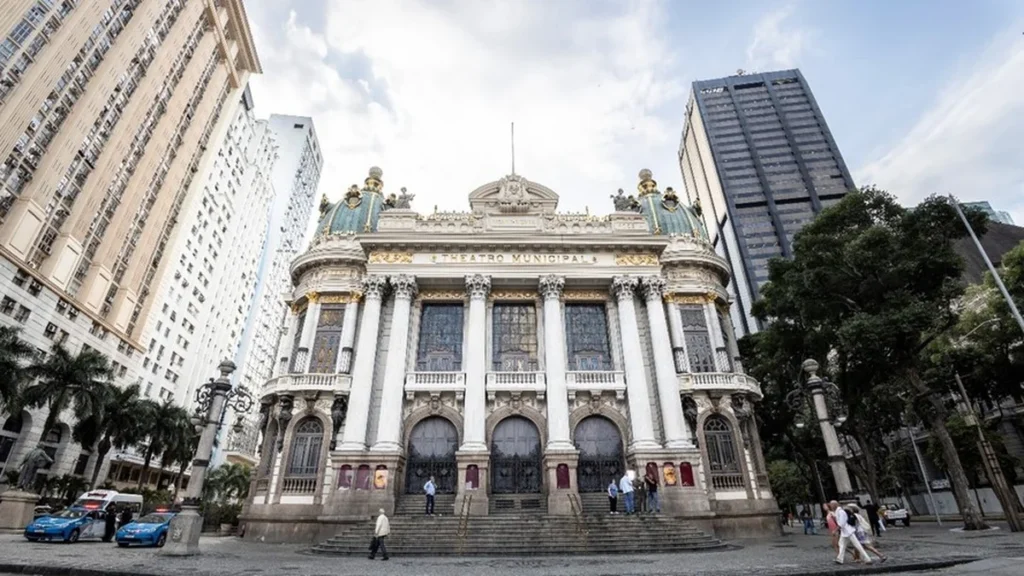 Theatro Municipal do Rio celebra 117 anos com programação gratuita e diversificada