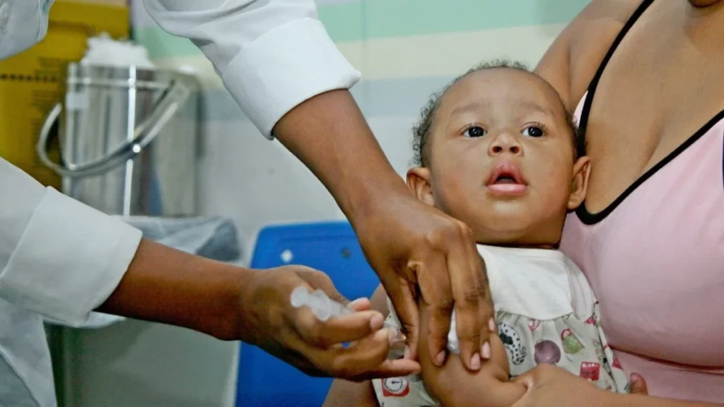 Nova Iguaçu amplia vacinação infantil com Pneumo 20 em 11 unidades de saúde Nova Iguaçu amplia vacinação infantil com Pneumo 20 em 11 unidades de saúde